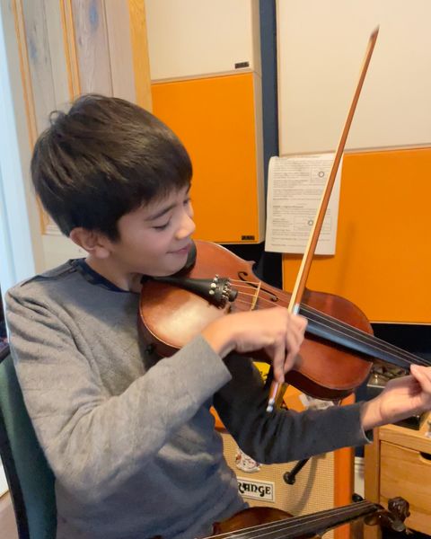 A young violinist playing in the studio